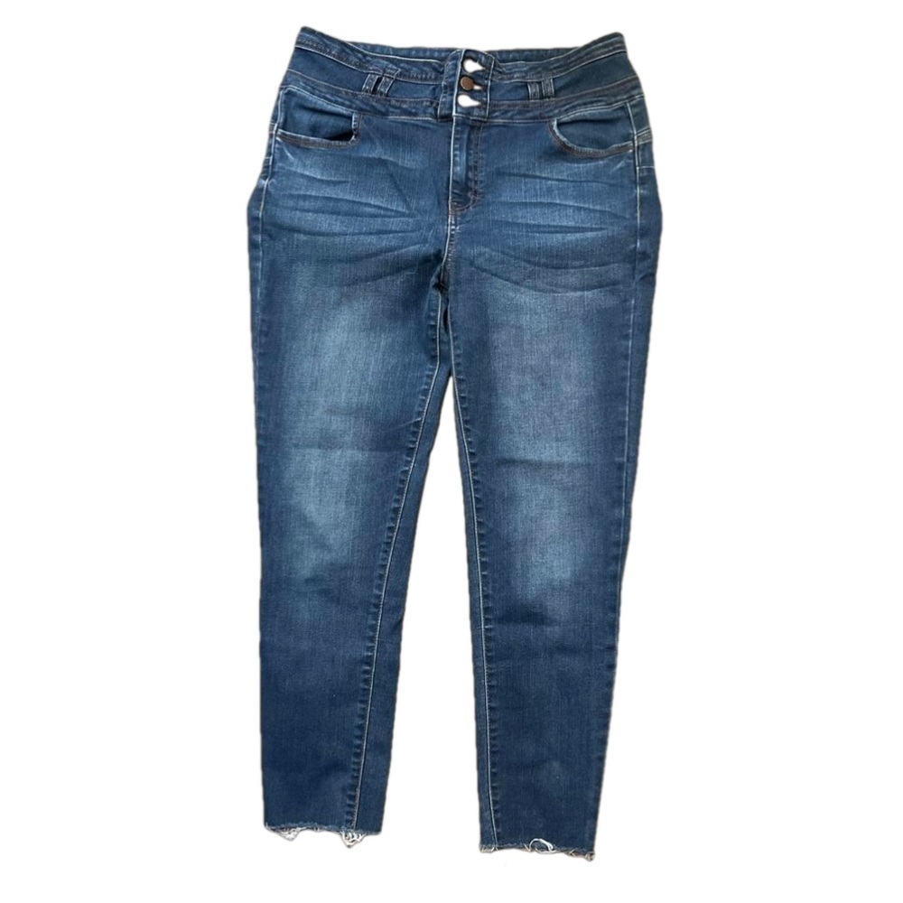 Wax jeans Sz 9 with raw hem and double belt loop detail, zip and 3 button close